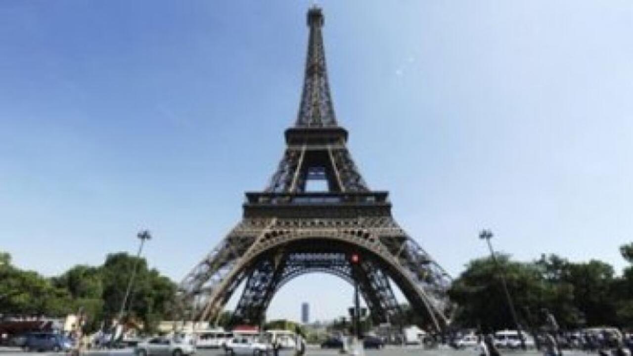 Video The Eiffel Tower turns 125